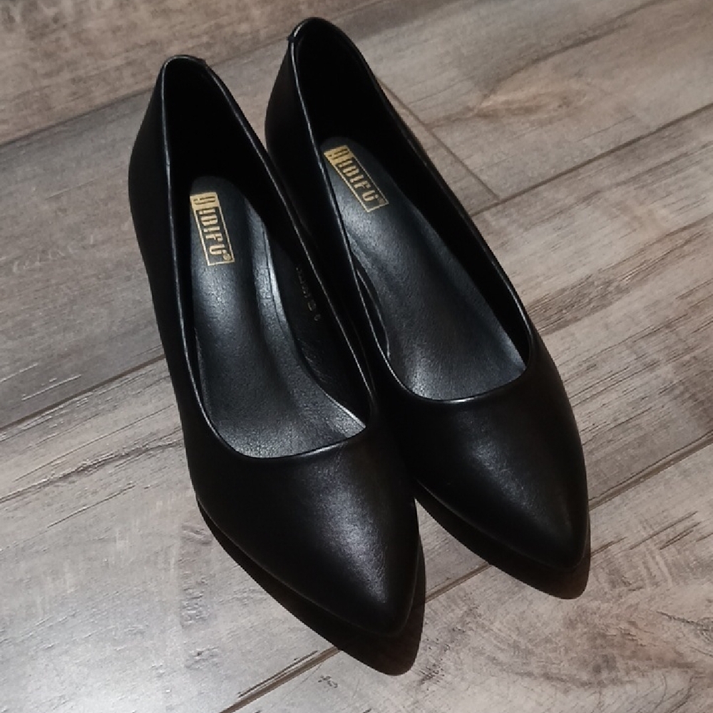 Classic Black Heels with Pointed Toe